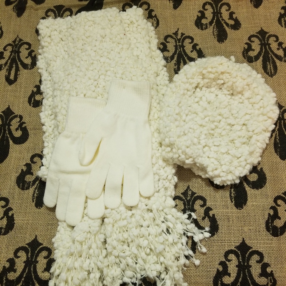 NWOT Wool Tassel Scarf Set